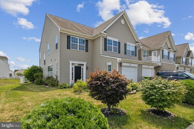 Building Photo - 946 Lansdowne Rd