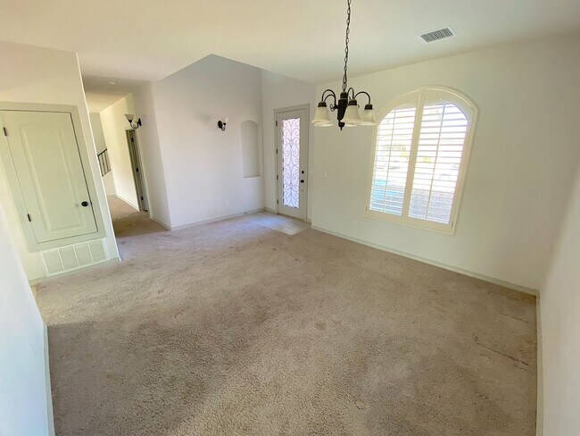 Foto del edificio - East El Paso 4 bed Refirg A/C