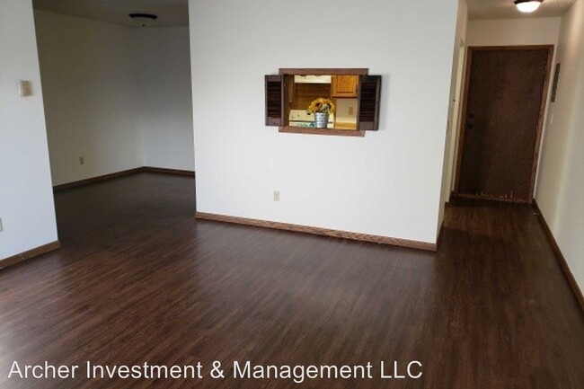 Building Photo - 1612 E Gateway Cir S