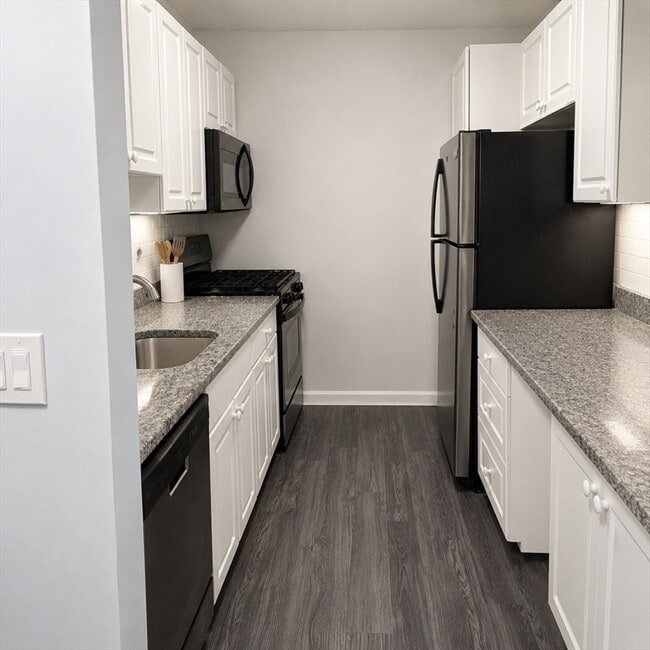 Building Photo - 8 Whittier Pl
