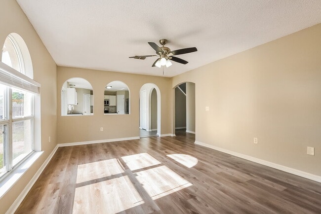 Building Photo - 336 Pleasant Gardens Dr