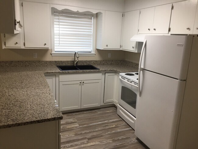 Building Photo - 905 Parish Dr
