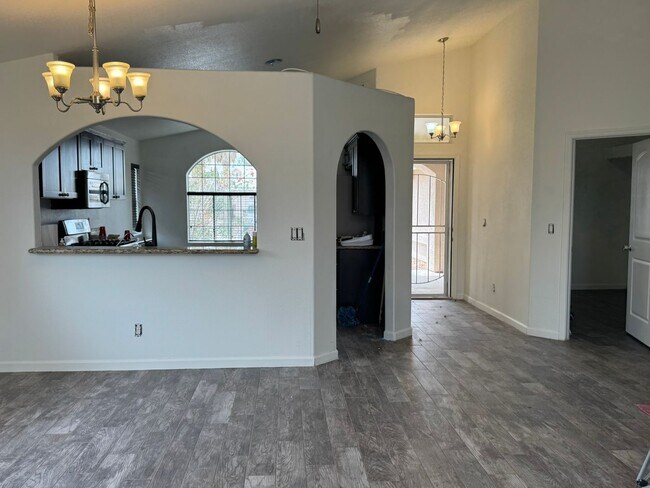 Foto del edificio - 3BR 2Ba Fairway Estates Luxe Home w/Boat Deep Garage and Fenced Yard