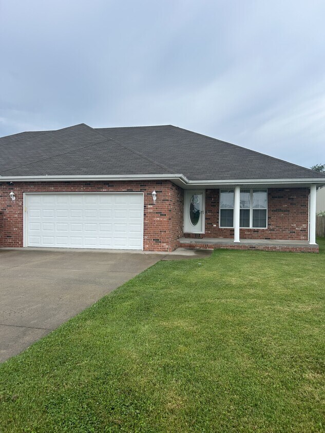 1311 Deadra Dr, Lebanon, MO 65536 Townhome Rentals in Lebanon MO