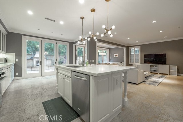 Building Photo - 62 Lupari