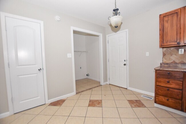 Foto del edificio - 4 Bedroom / 3 Bath Single Family Home