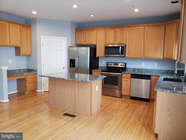 Building Photo - 5040 Strawbridge Terrace