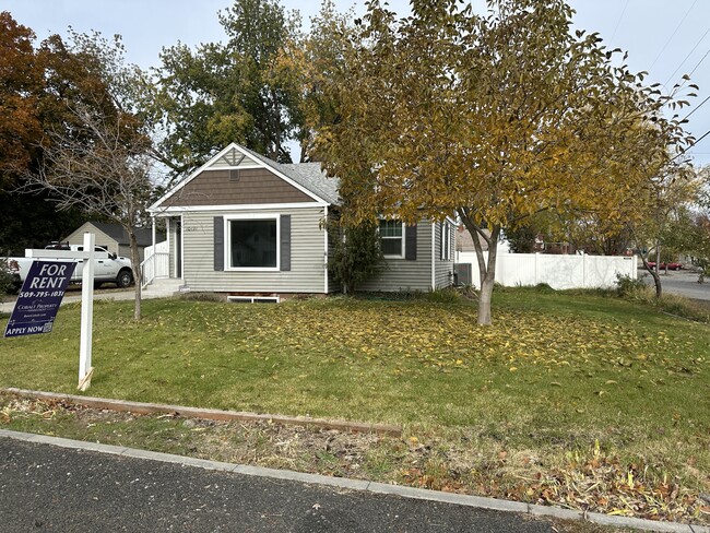 Foto del edificio - 10421 E Springfield Ave