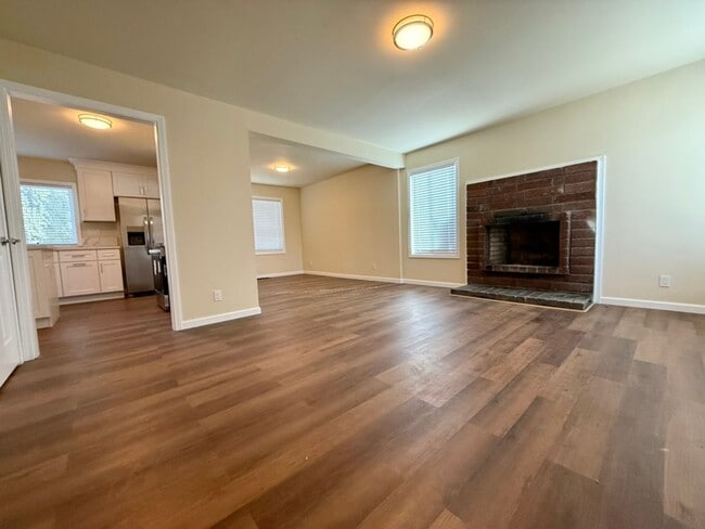 Building Photo - Beautiful, Completely Remodeled 4 Bed 2.5 Bath Fremont Home - Huge Bonus Room