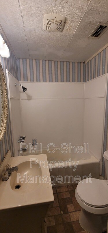 Foto del edificio - 10608 Chemstrand Rd