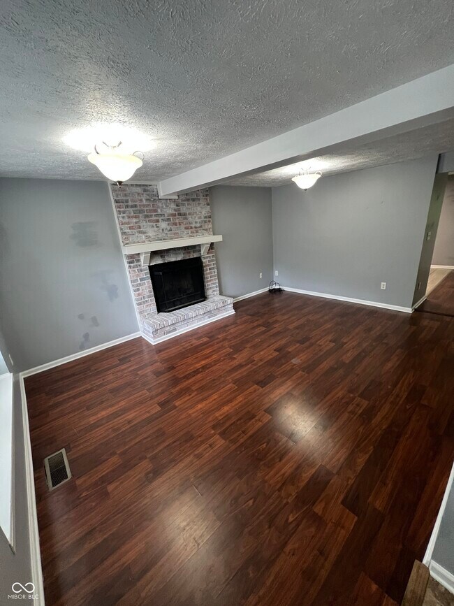 Foto del edificio - 9445 Timber View Dr