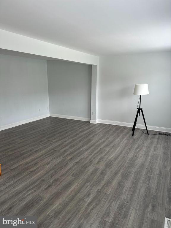 Building Photo - 203 Fox Trail