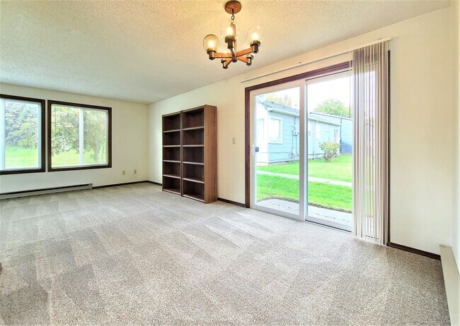 Building Photo - BlyLua