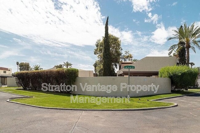 Building Photo - 2818 N 49th Pl