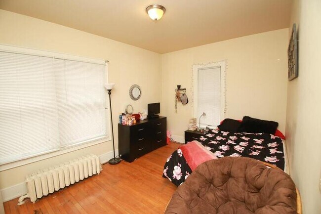 Foto del edificio - 3029 N Farwell Ave