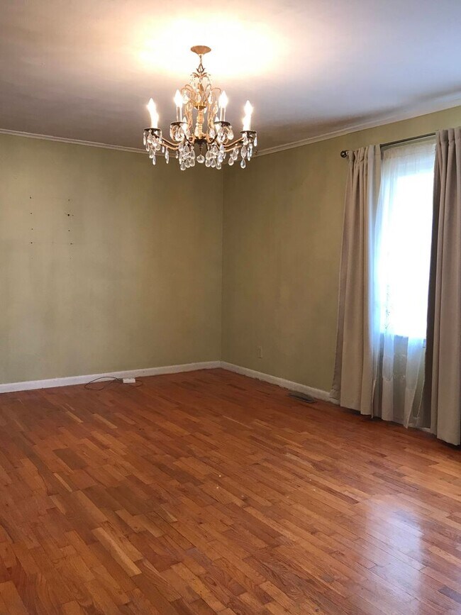 Foto del edificio - Charming Springfield home off South Campbell
