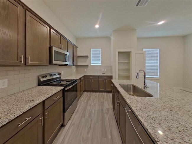 Building Photo - 9835 Willow Creek Commerce Dr
