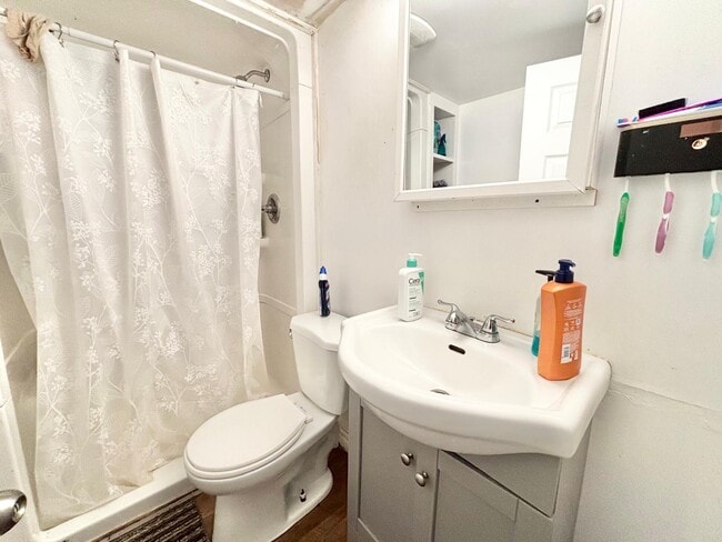 Building Photo - 102 Embleton Ave