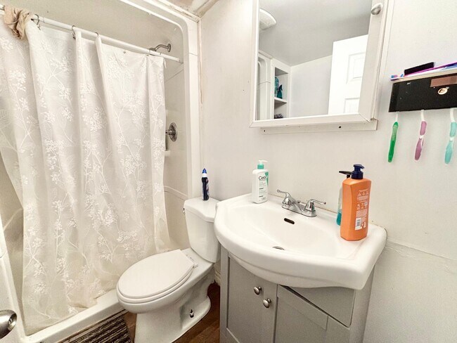 Photo du bâtiment - 102 Embleton Ave