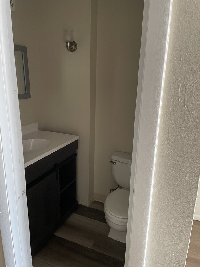 Building Photo - "Spacious 4-Bed Condo with 1.5 Baths at 90...