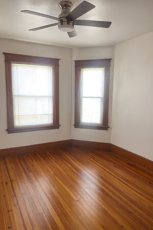 Building Photo - 5 Charles St