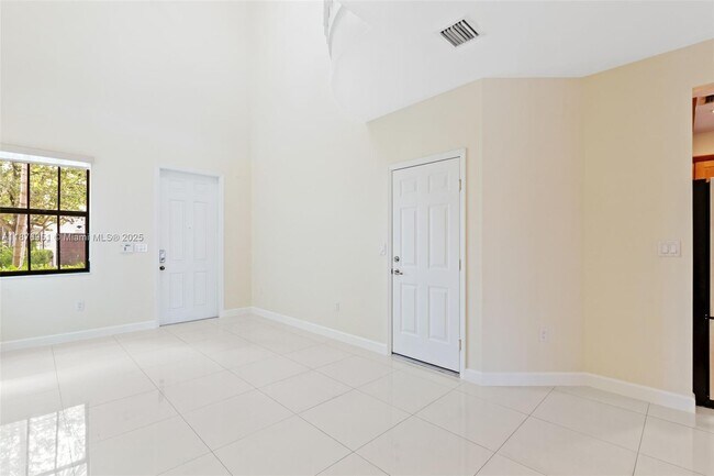 Foto del edificio - 5850 NW 104th Path