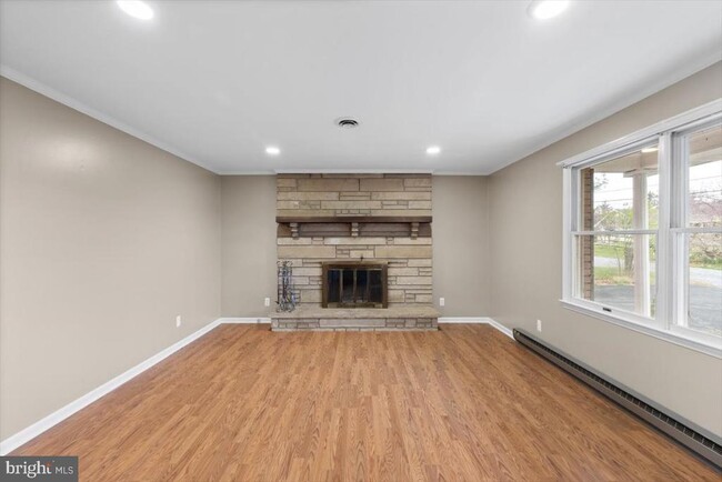 Foto del edificio - 260 Hill Crest Dr