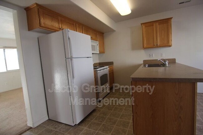 Building Photo - 1648 N Stevens Dr