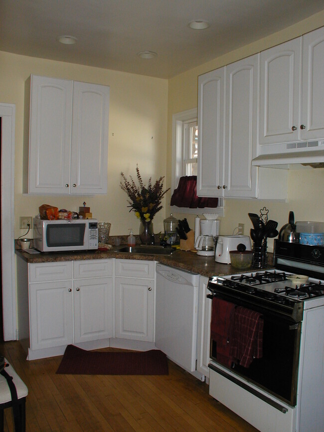 Building Photo - 332 S Ridgeland Ave