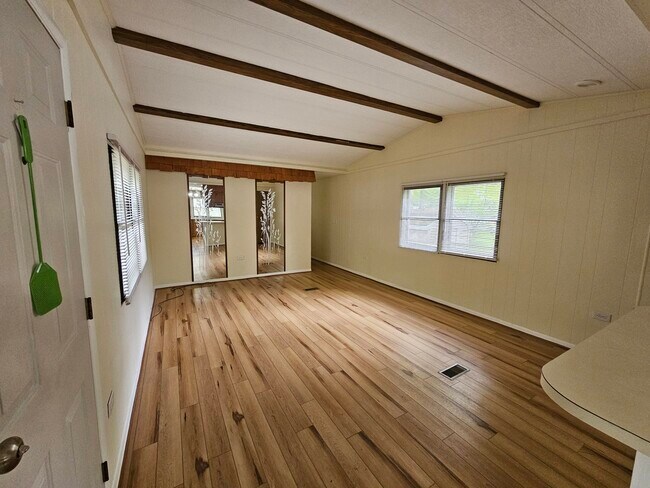 Foto del edificio - 224 Blossom Ln