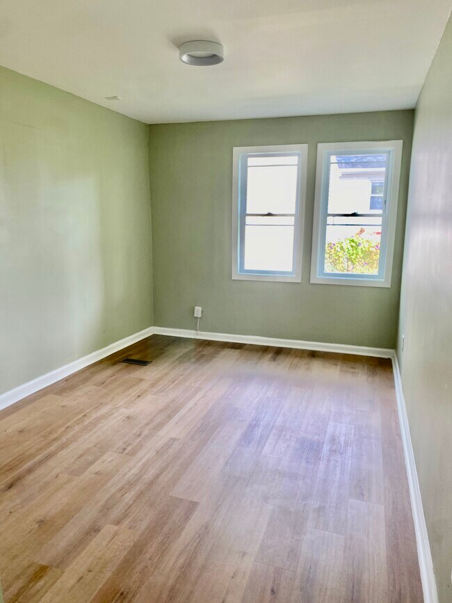Building Photo - 1126 Deutz Ave