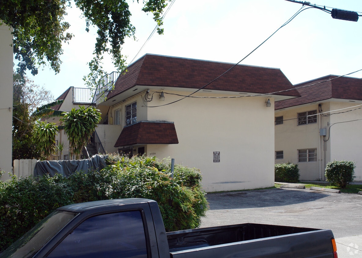 Building Photo - 2024 NW 1st St
