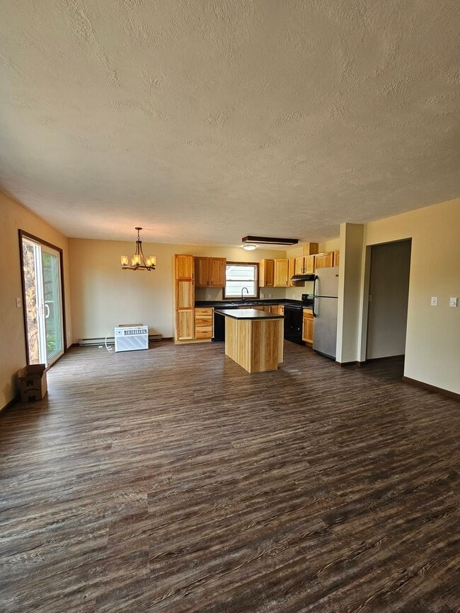Foto del edificio - 5 BED | 3 BATH | WEST SIDE HOME | DOUBLE GARAGE