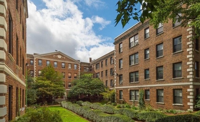 Building Photo - 62 Queensberry St