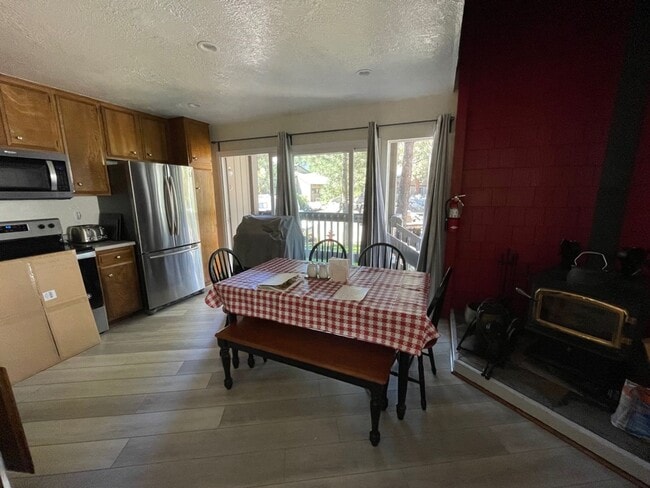 Building Photo - Fully Furnished 2 Bedroom Condo with Loft and 2 Bathrooms