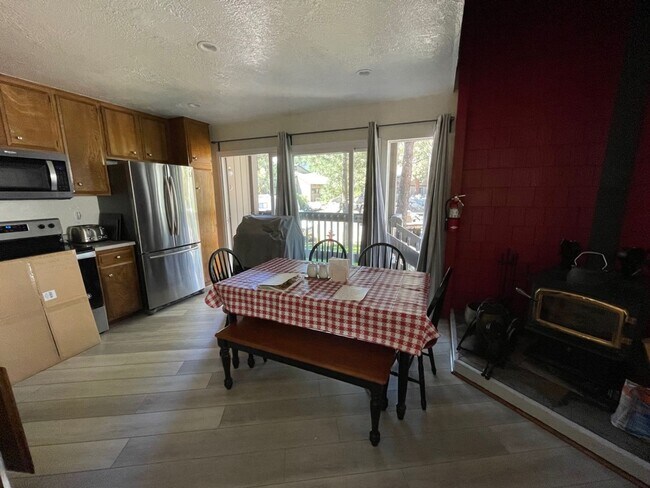 Foto del edificio - Seasonal Rental (May-July): Fully Furnished 2 Bedroom Condo with Loft and 2 Bathrooms