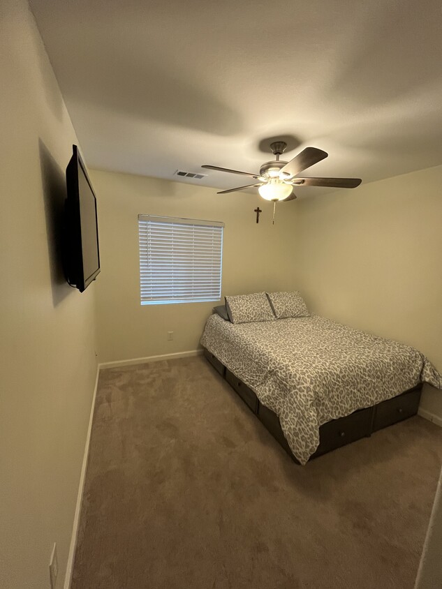 Room - 10976 Remington St