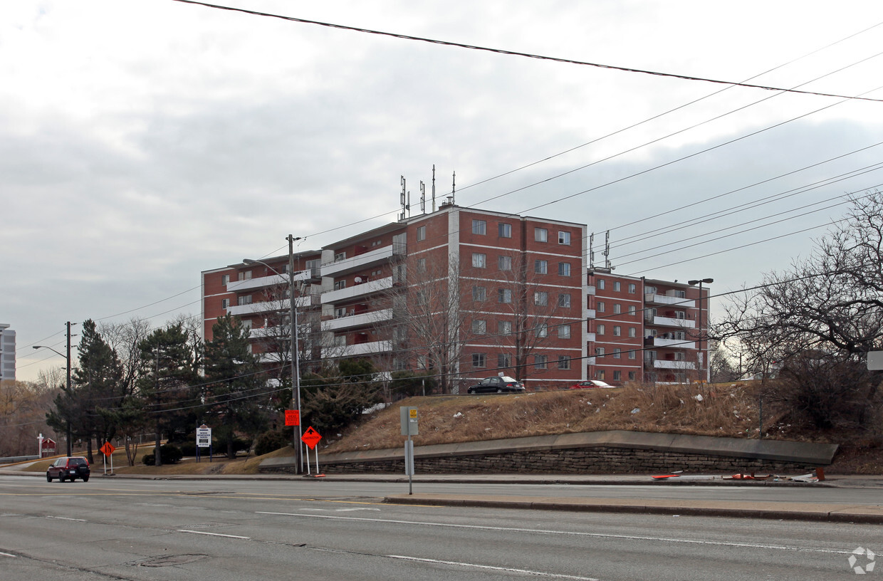 Building Photo - Lawrence Park Apartments