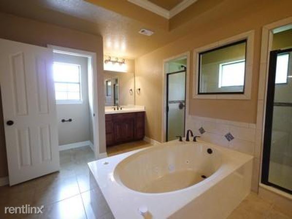 Foto del edificio - 4 br, 2.5 bath House - 1011 Doc Whitten Drive