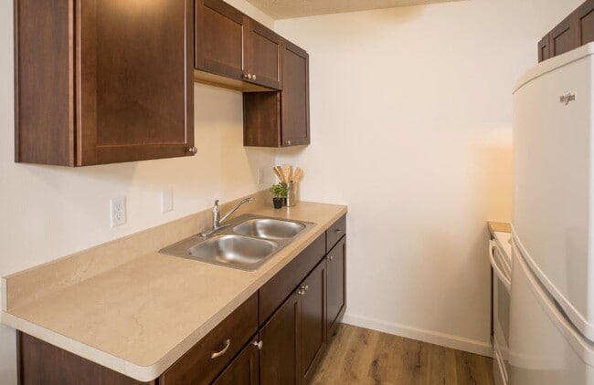 Building Photo - The Pointe Apartments