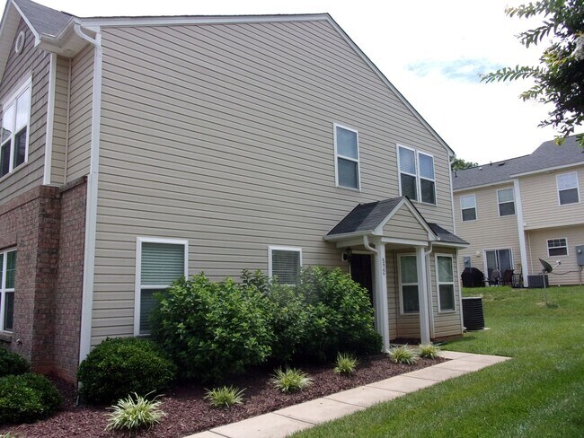 Foto del edificio - 572 Fawnborough Ct