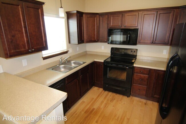 Building Photo - 4 br, 3 bath House - 966 Manitou Trail