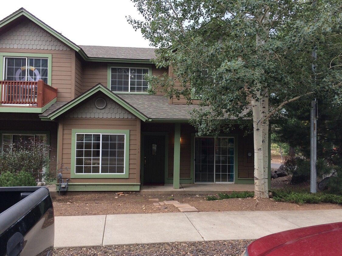 Primary Photo - 3302 S Litzler Dr
