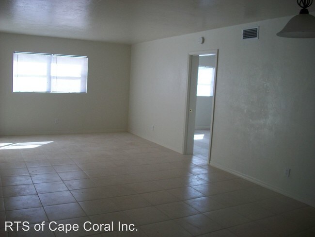 Foto del edificio - 313 Cape Coral Pkwy E
