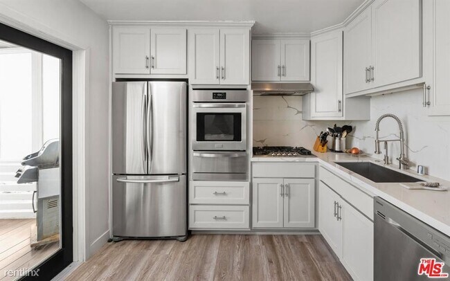 Building Photo - 1 br, 2 bath Condo - 19846 Pacific Coast H...