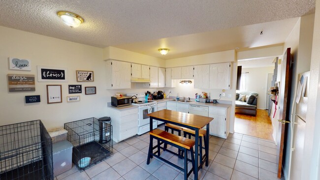 Building Photo - Two bed, 1.5 bath townhome