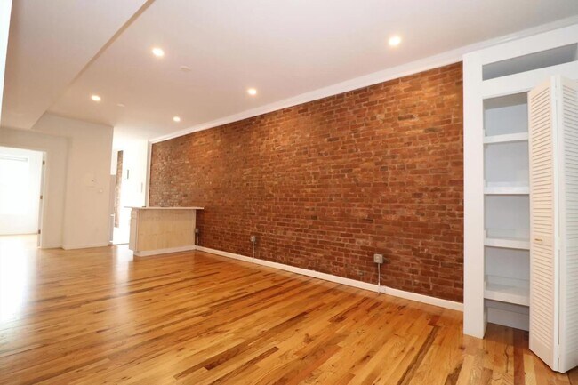 Foto del edificio - 240 6th St