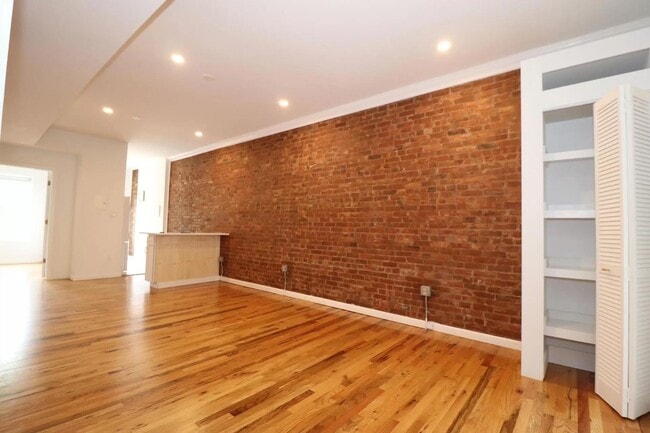 Building Photo - 240 6th St