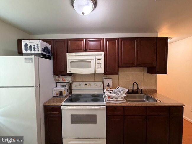 Building Photo - 2000 Orthodox St