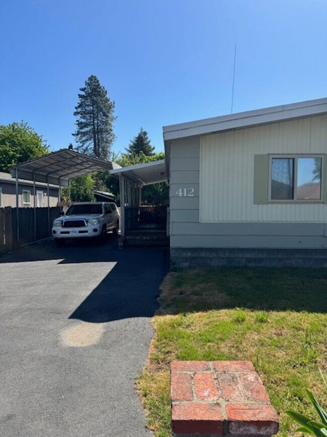 Foto del edificio - RARE FIND AVAILABLE NOW HOME IN ROGUE RIVER